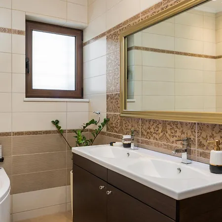 Villa Wisdom - Elegant & Homely With Pool, Galatas Chania  Exterior photo