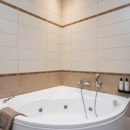 Villa Wisdom - Elegant & Homely With Pool, Galatas Chania  Exterior photo