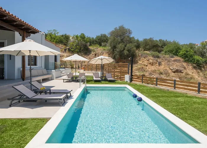 Villa Wisdom - Elegant & Homely With Pool, Galatas
