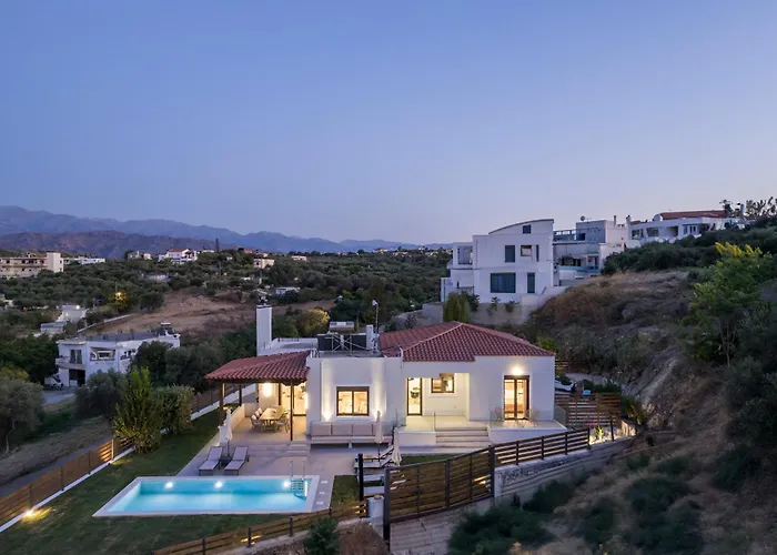 Villa Wisdom - Elegant & Homely With Pool, Galatas